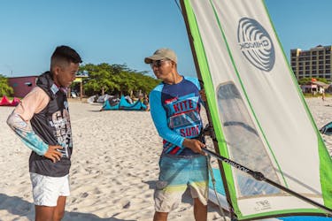 Aula privada de windsurf de 2 horas em Aruba